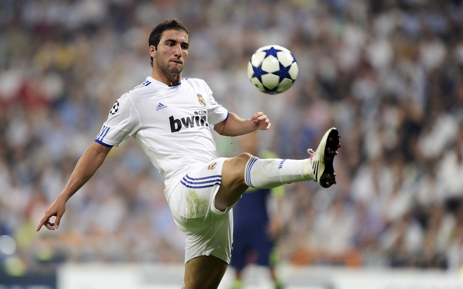 多纳鲁马畅谈门神心得，与哈兰德场下友谊深厚，乐见队友为扑救狂欢