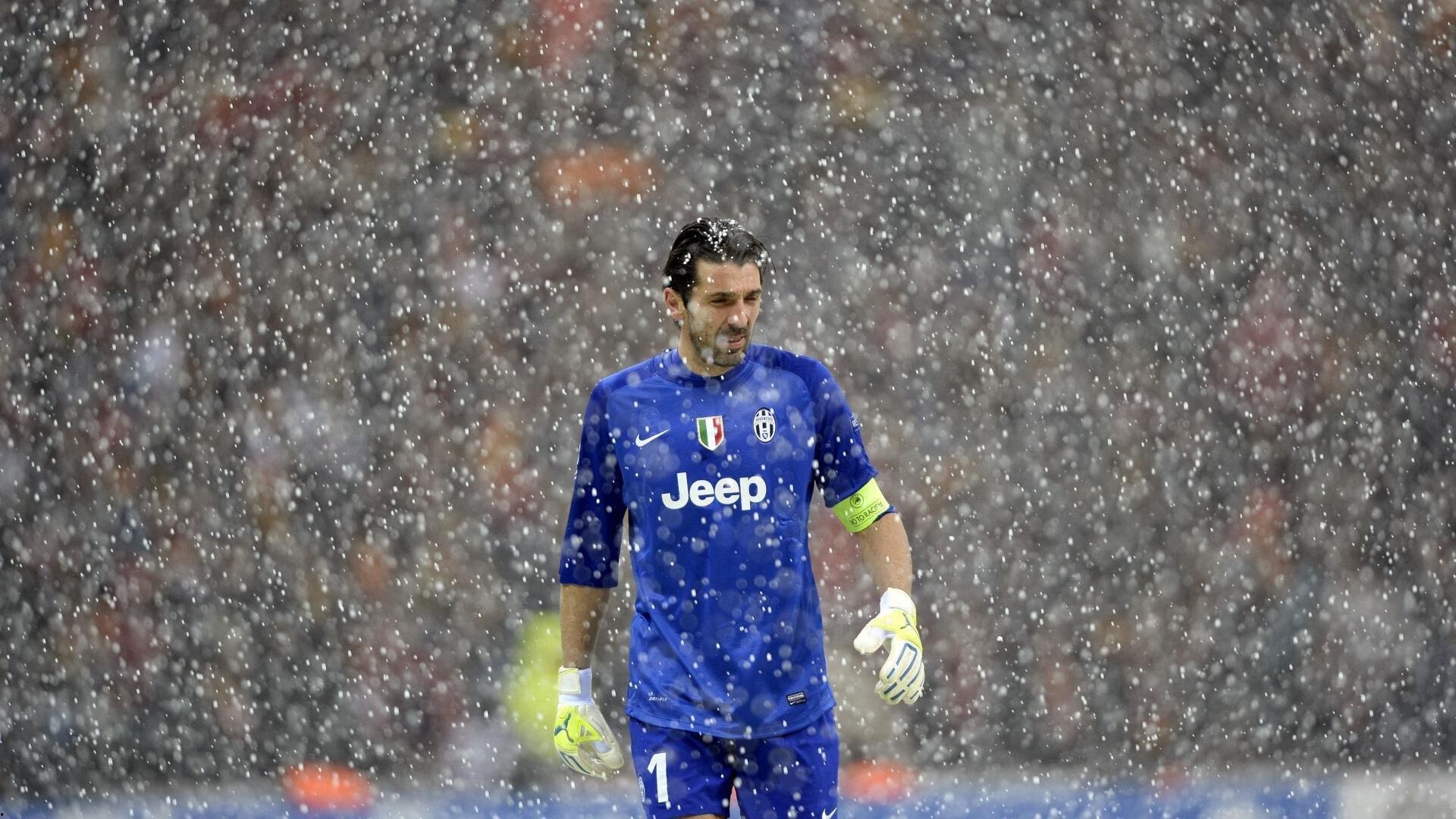 半场战报，穆杰莱闪电破门，桑德兰主场1-0领先狼队，休姆中柱险扩大比分